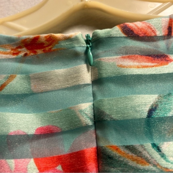 Sandra Darren Sleeveless Shift Dress - Picture 6 of 6